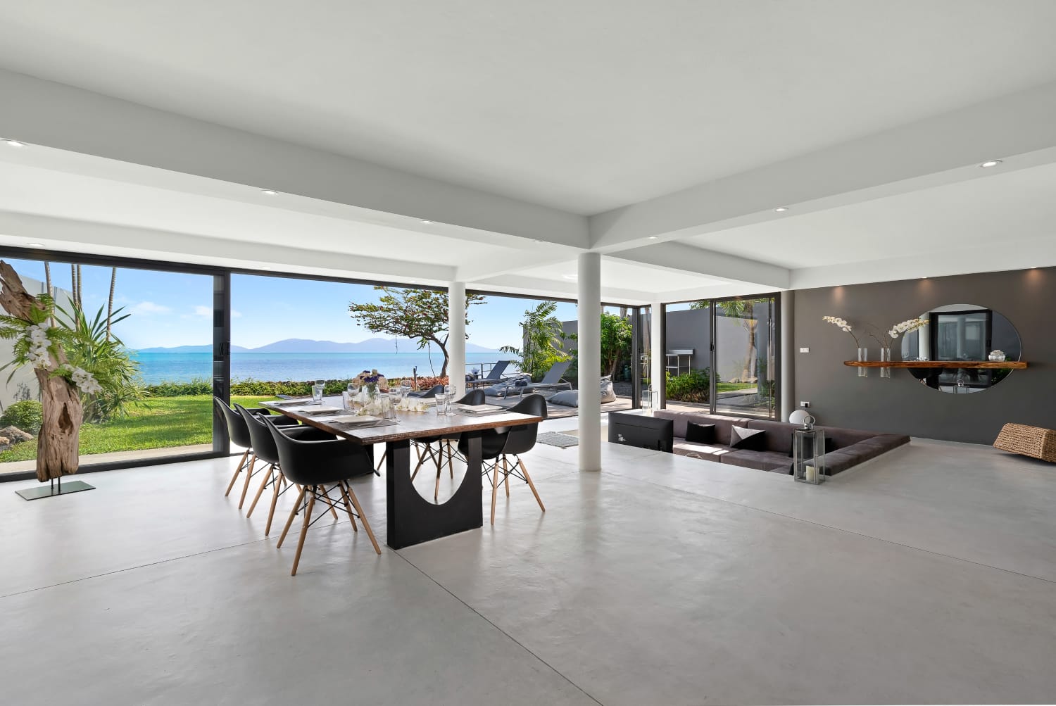 ID:599/BFM Four bedrooms villa on the beachfront of Bophut.
