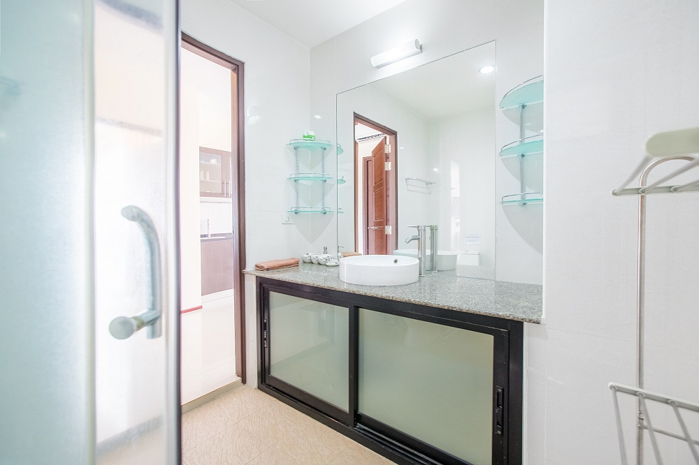 ID: 323 Two bedrooms apartment in a complex in Maenam area