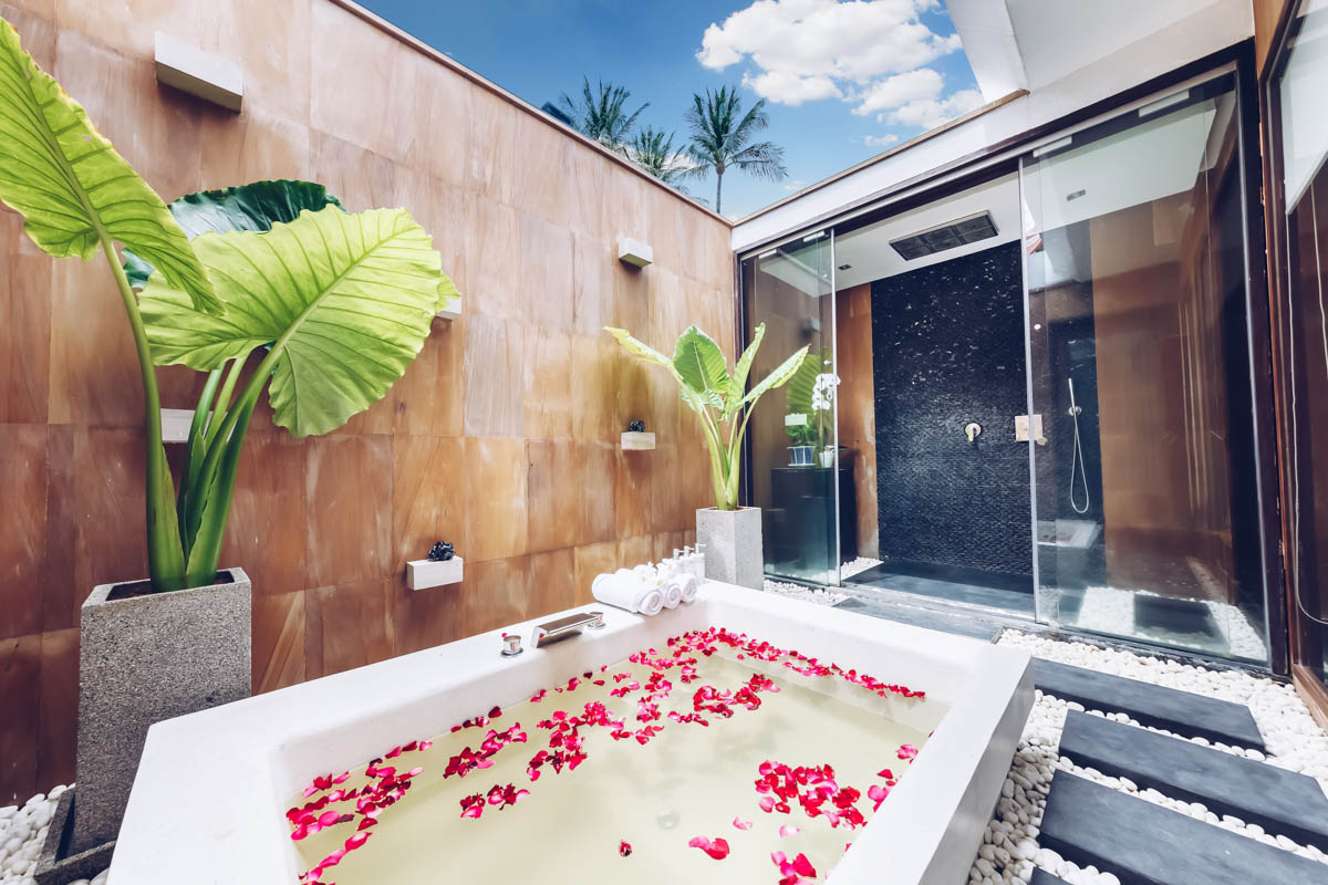ID:689 Five bedrooms beachfront villa on Bang Por beach