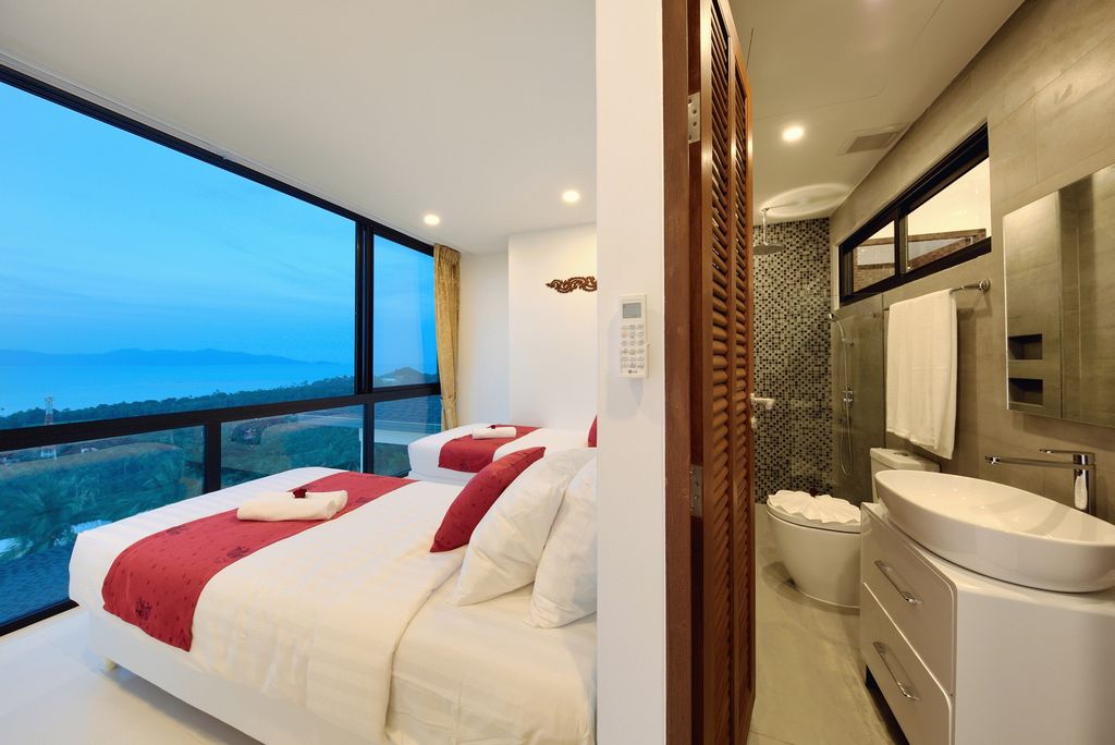ID:472 four Bedroom Villa with sea view on Maenam