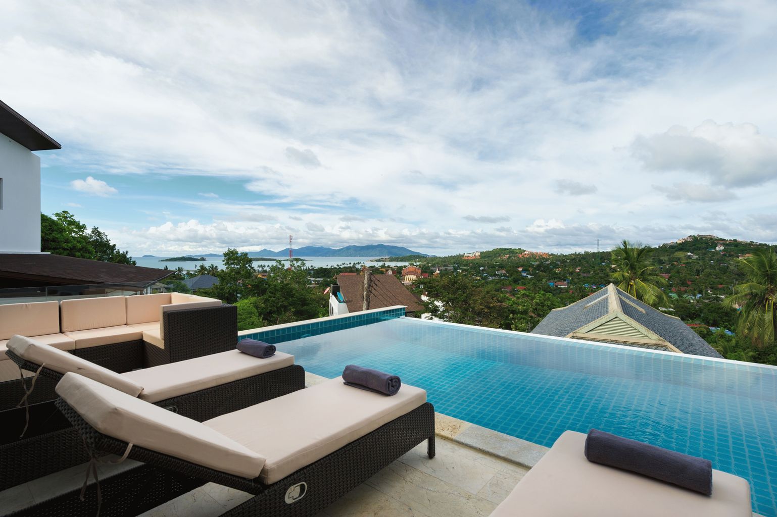 ID:527/S10A Three bedrooms villa on Choeng Mon with sea view