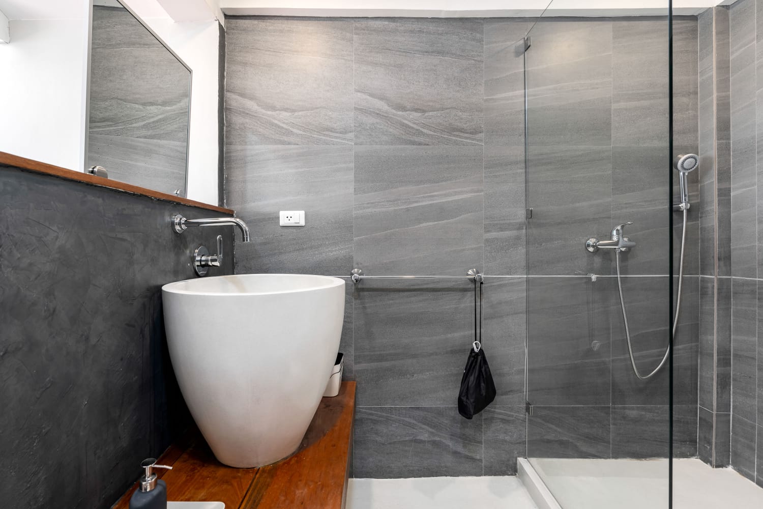 ID:599/BFM Four bedrooms villa on the beachfront of Bophut.