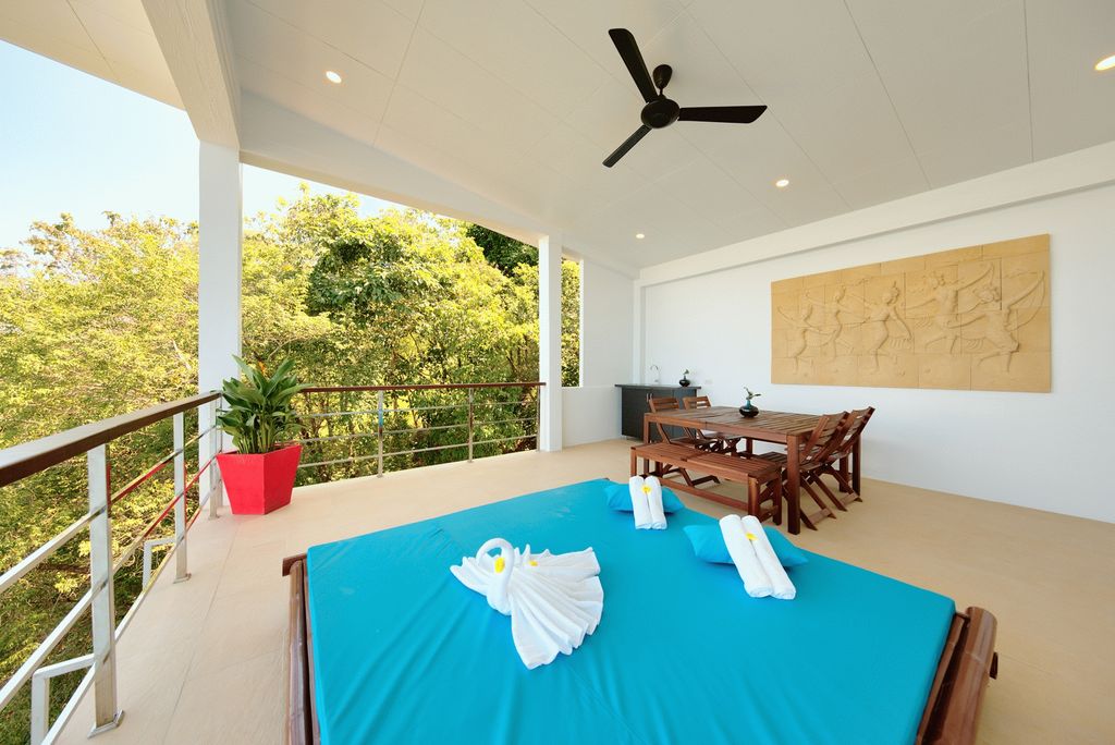 ID:472 four Bedroom Villa with sea view on Maenam