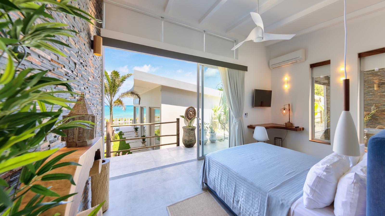 ID:733 Five bedroom beachfront villa on Samrong