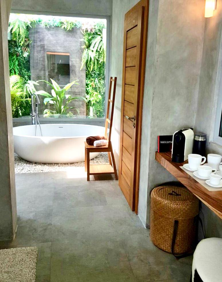 ID:733 Five bedroom beachfront villa on Samrong