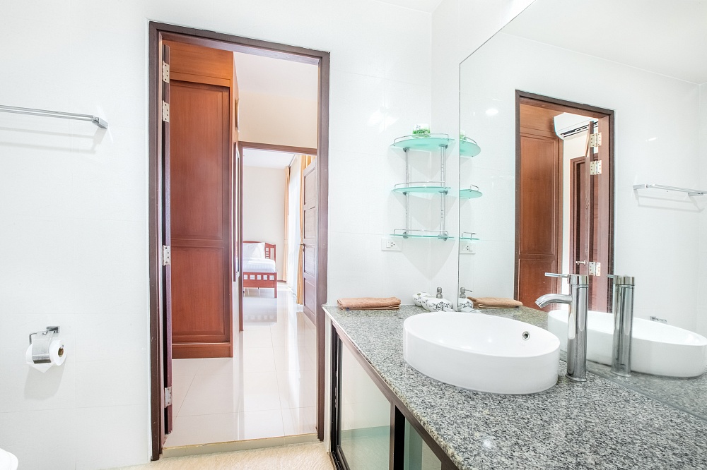 ID: 323 Two bedrooms apartment in a complex in Maenam area