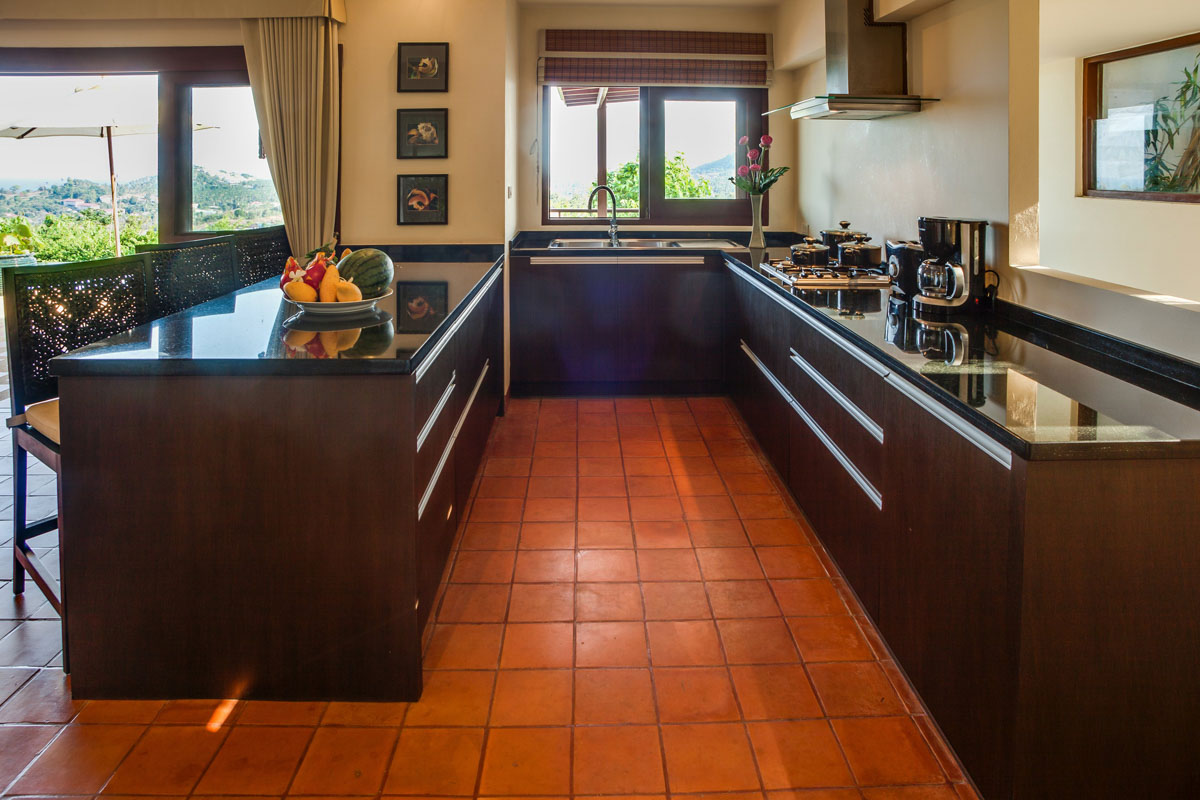ID:666/AV Five bedroom villa with sea view in Choeng Mon
