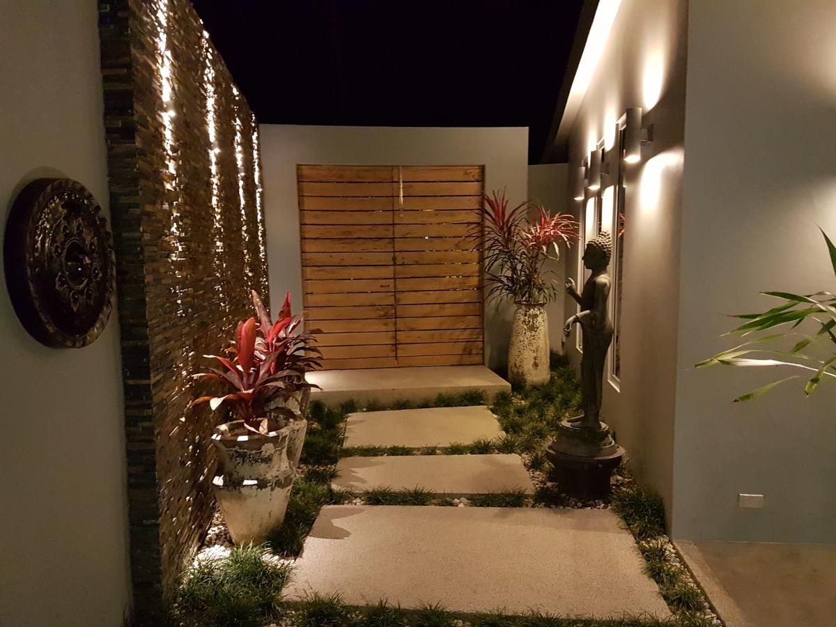 ID:733 Five bedroom beachfront villa on Samrong