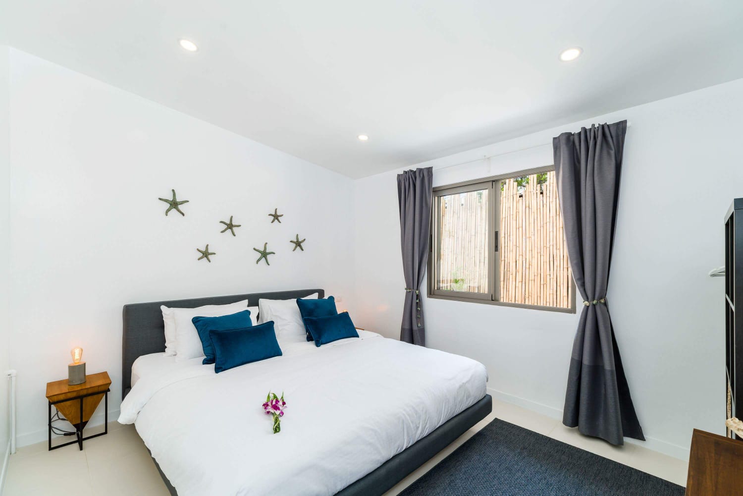 ID:599/BFM Four bedrooms villa on the beachfront of Bophut.
