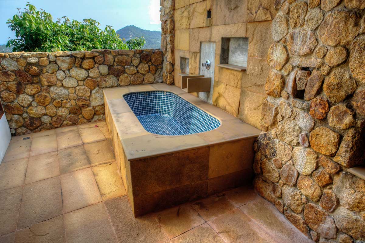 ID:666/AV Five bedroom villa with sea view in Choeng Mon