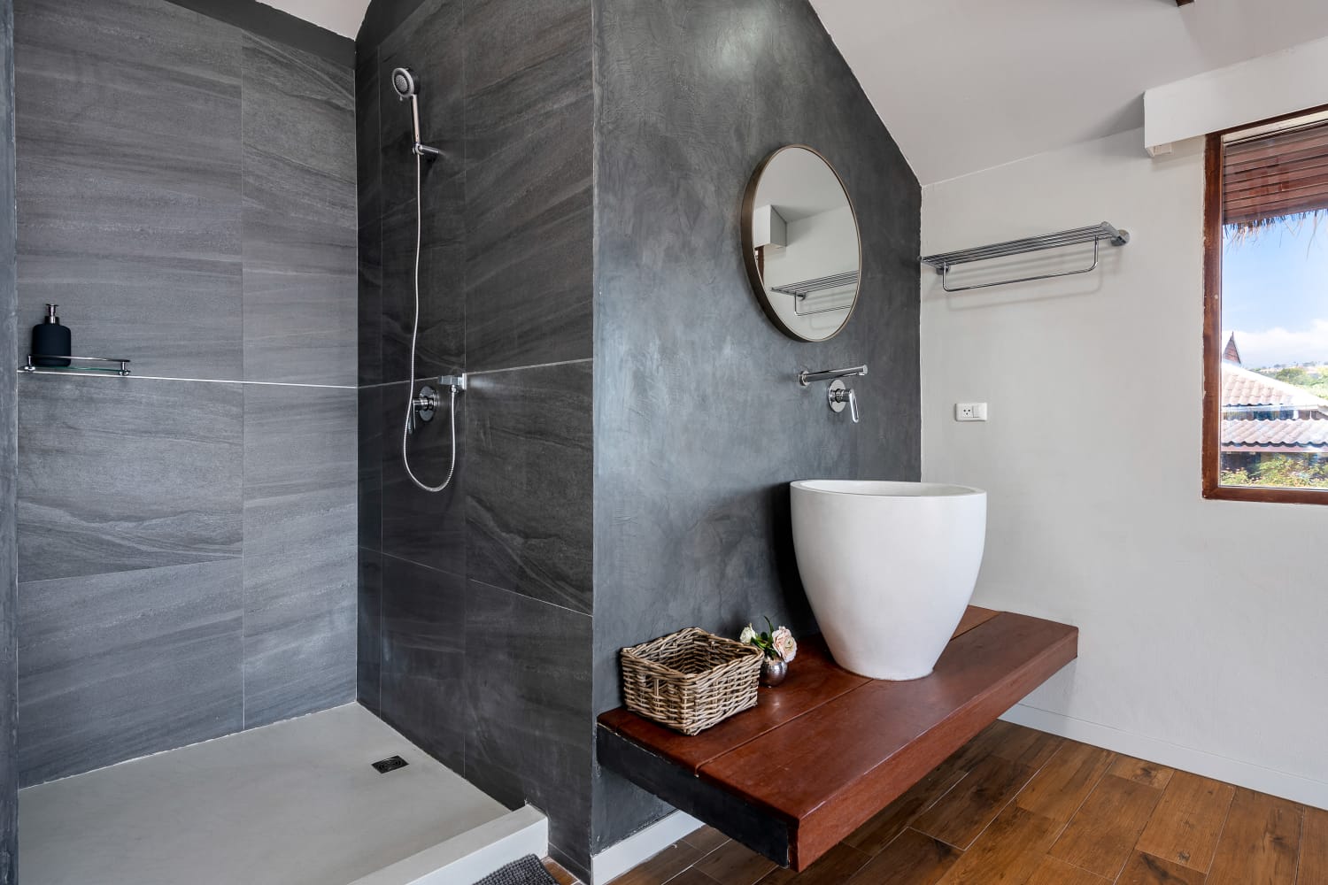 ID:599/BFM Four bedrooms villa on the beachfront of Bophut.
