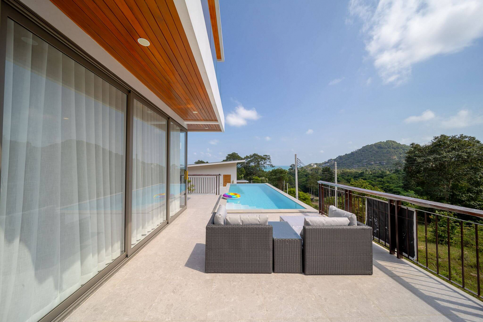 VILS-0072: Ready-to-move 3-bedroom sea View Villa with private pool in Chaweng Noi