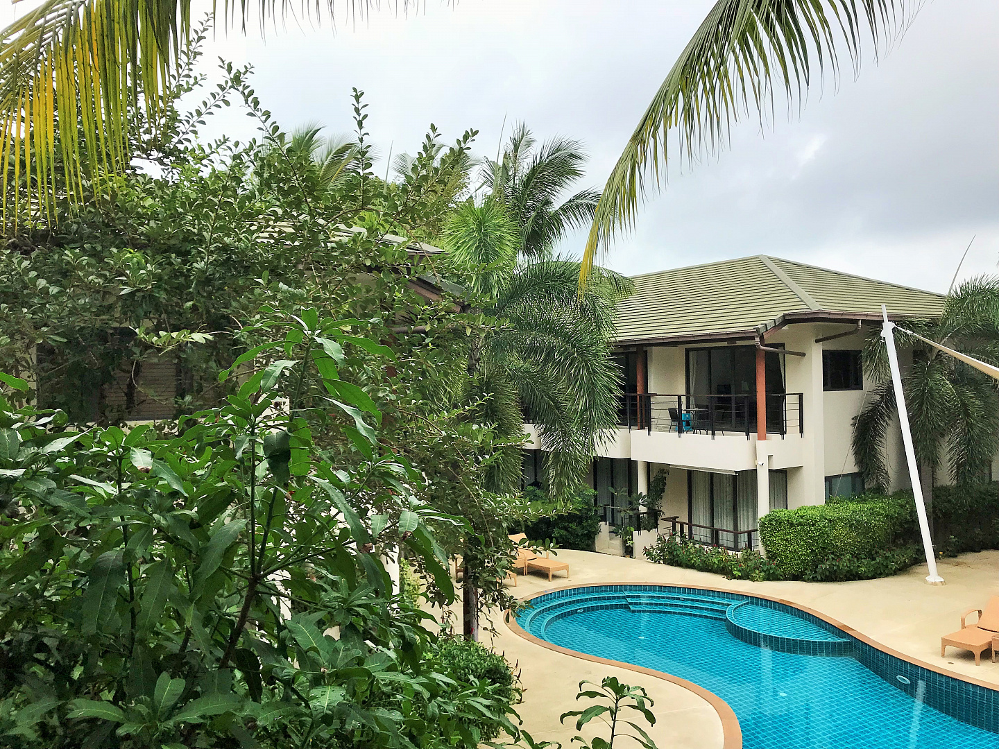 ID:422 Two bedrooms apartment in a gated complex in the area of Plai Laem